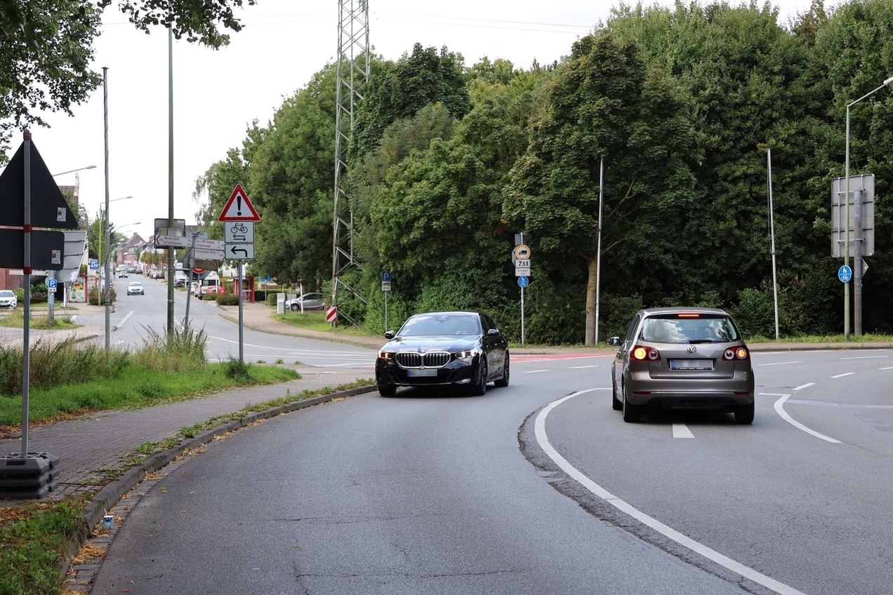 Im Kreuzungsbereich an der Hauptstraße/Pelsstraße/Feldhausener Straße könnte ein Kreisverkehr entstehen, um für mehr Sicherheit vor Ort zu sorgen.