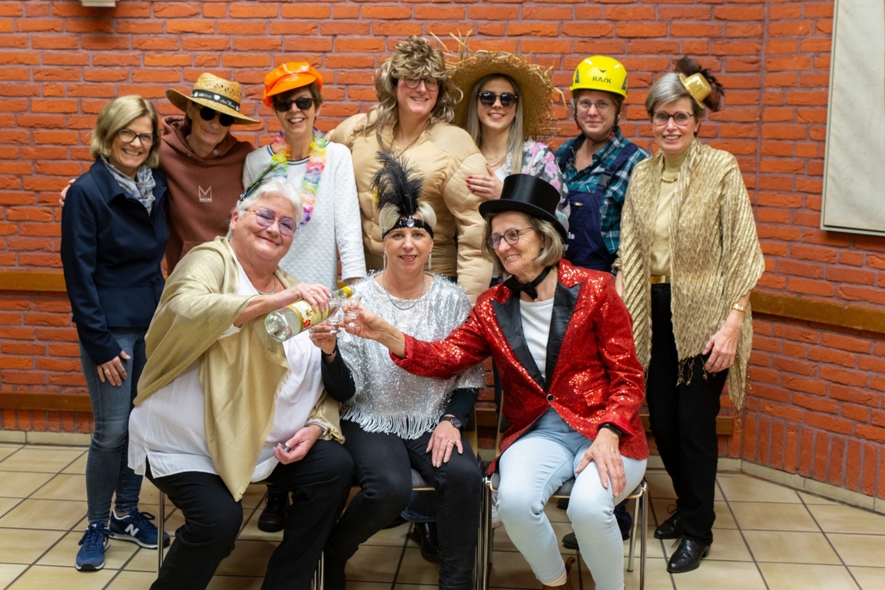 Die kfd-Theategruppe freut sich auf vier furiose Veranstaltungen im Februar, ein kleiner Vorgeschmack auf die große Show.
