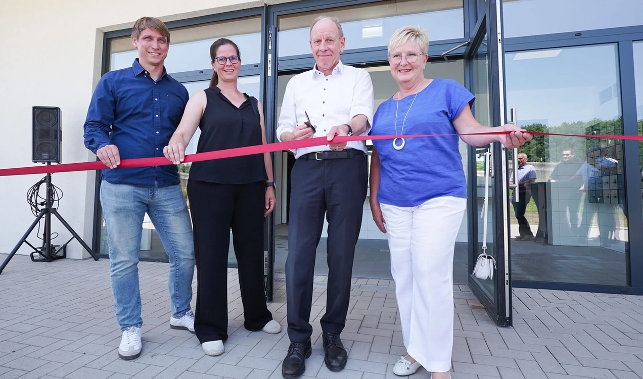 Oberbürgermeister eröffnet Neubau im Stenkhoffbad