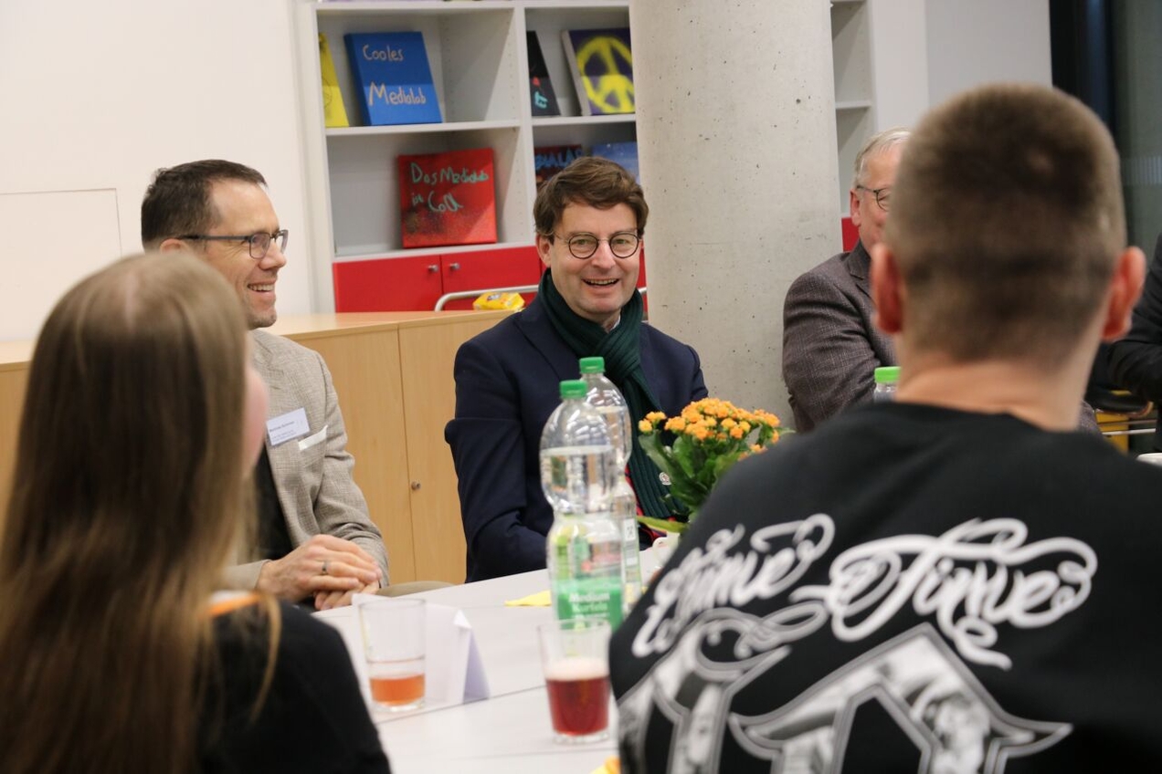 Münsters Regierungspräsident zu Besuch an der Sekundarschule