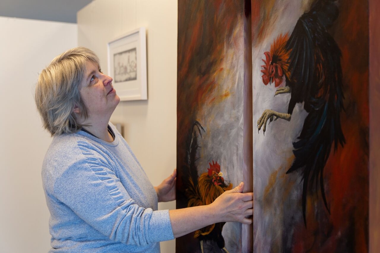 Esther Allmer fertigt Tier-Bilder mit verschiedensten Techniken an, beispielsweise Öl- und Acrylmalerei sowie Radierungen.