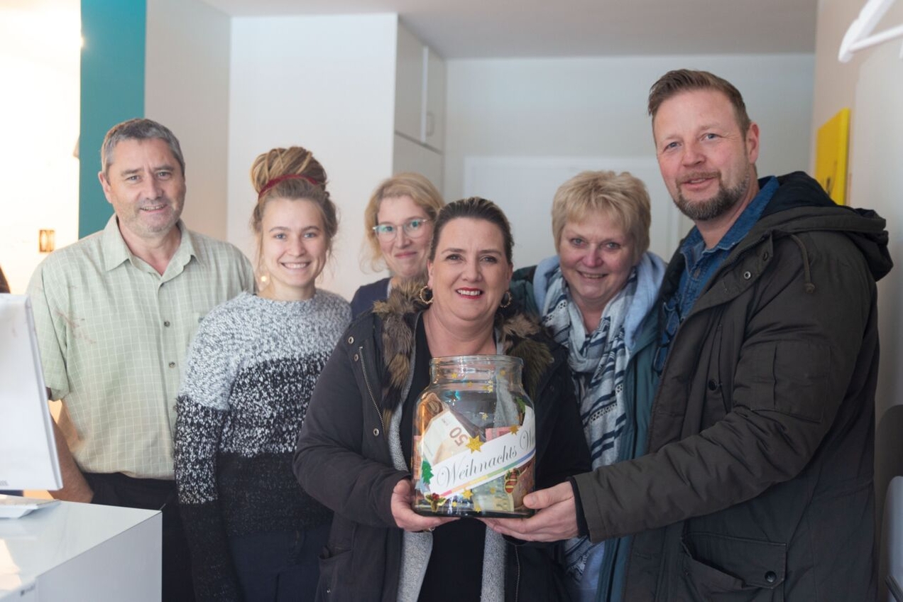Kirchhellener Therapiezentrum knetet für guten Zweck