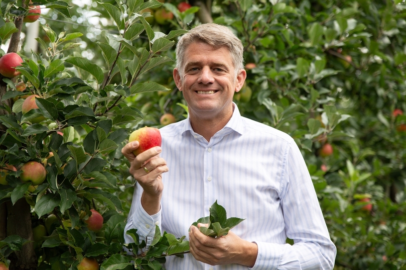 Landwirt Jörg Umberg hat eine klare Meinung zu dem Brandbrief der deutschen Obstbauern.