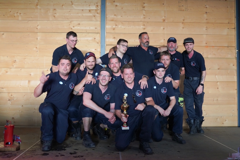 Die Freiwillige Feuerwehr Kirchhellen freut sich über den Sieg und wird somit im nächsten Jahr den Marsch ausrichten.