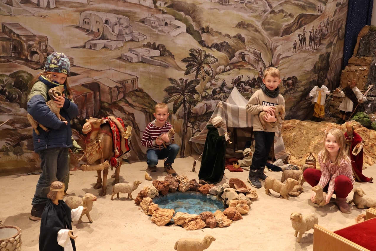 Adventsfenster, Krippe und Begegnung in Kirchhellen: Weihnachten in der Johanneskirche