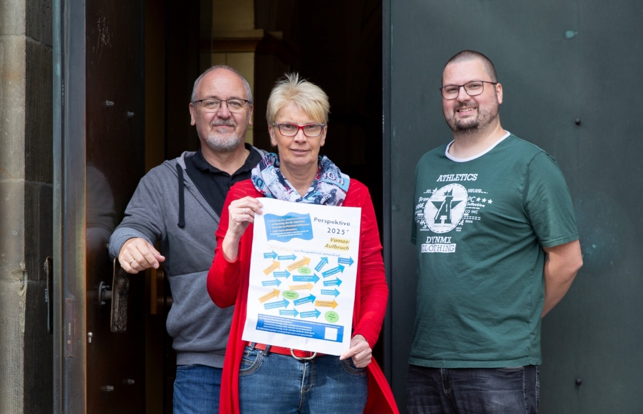 Pfarreiratsmitglied Susanne Breit sowie die Pastoralreferenten Werner Koschinski (l.) und Dennis Humberg (r.) sind Teil des Vorbereitungsteams für den Zukunftsworkshop.
