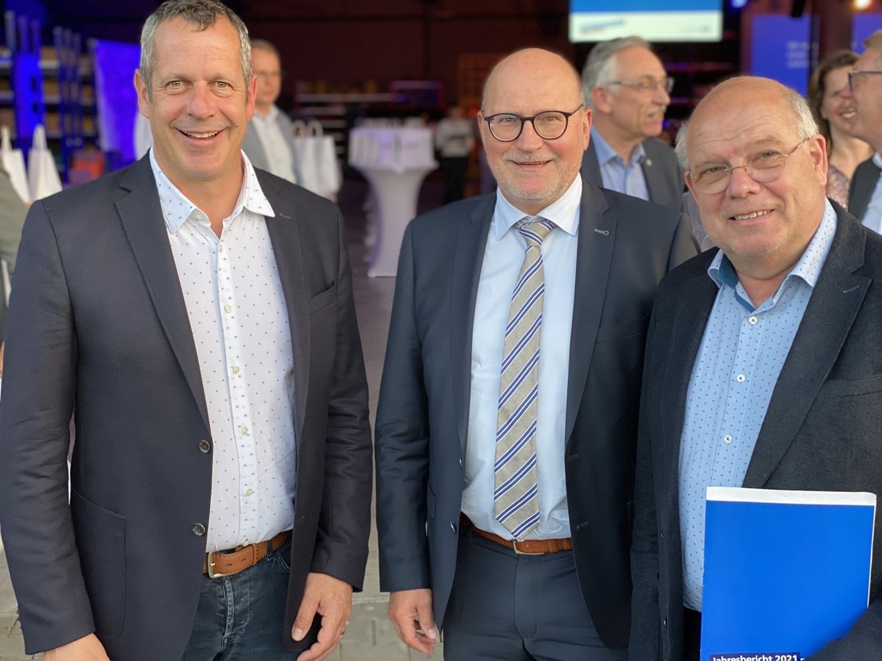 In den Aufsichtsrat der Vereinten Volksbank wiedergewählt (von links): Oliver Sprungmann, Dirk Richter, Dr. Günter Korte.